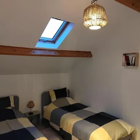 Feriehus La Riviera Maison Avec Riviere Et Jardin 35mins De Paris Rer C A 600m Pour Tour Eiffel Orly Airport 25km Restaurants Et Supermarches Proches