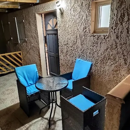 Feriehus La Riviera Maison Avec Riviere Et Jardin 35mins De Paris Rer C A 600m Pour Tour Eiffel Orly Airport 25km Restaurants Et Supermarches Proches