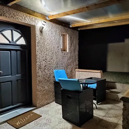 La Riviera Maison Avec Riviere Et Jardin 35mins De Paris Rer C A 600m Pour Tour Eiffel Orly Airport 25km Restaurants Et Supermarches Proches Feriehus